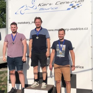 Naši programátoři na motokárách