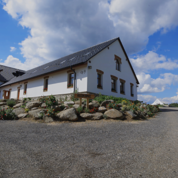 Logo a webové stránky pro okouzlující farmu na Vysočině